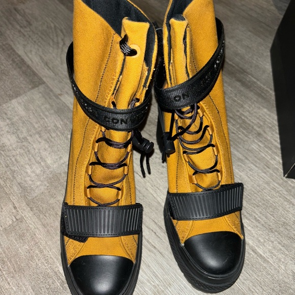 Converse Heels BRAND NEW - Picture 3 of 6